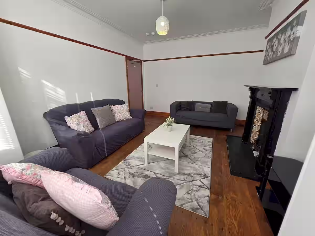 3 Hillside Avenue, Exeter, DEVON EX4 4NW photograph 2