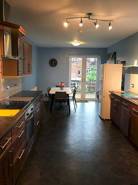 3 Hillside Avenue, Exeter, DEVON EX4 4NW photograph 2