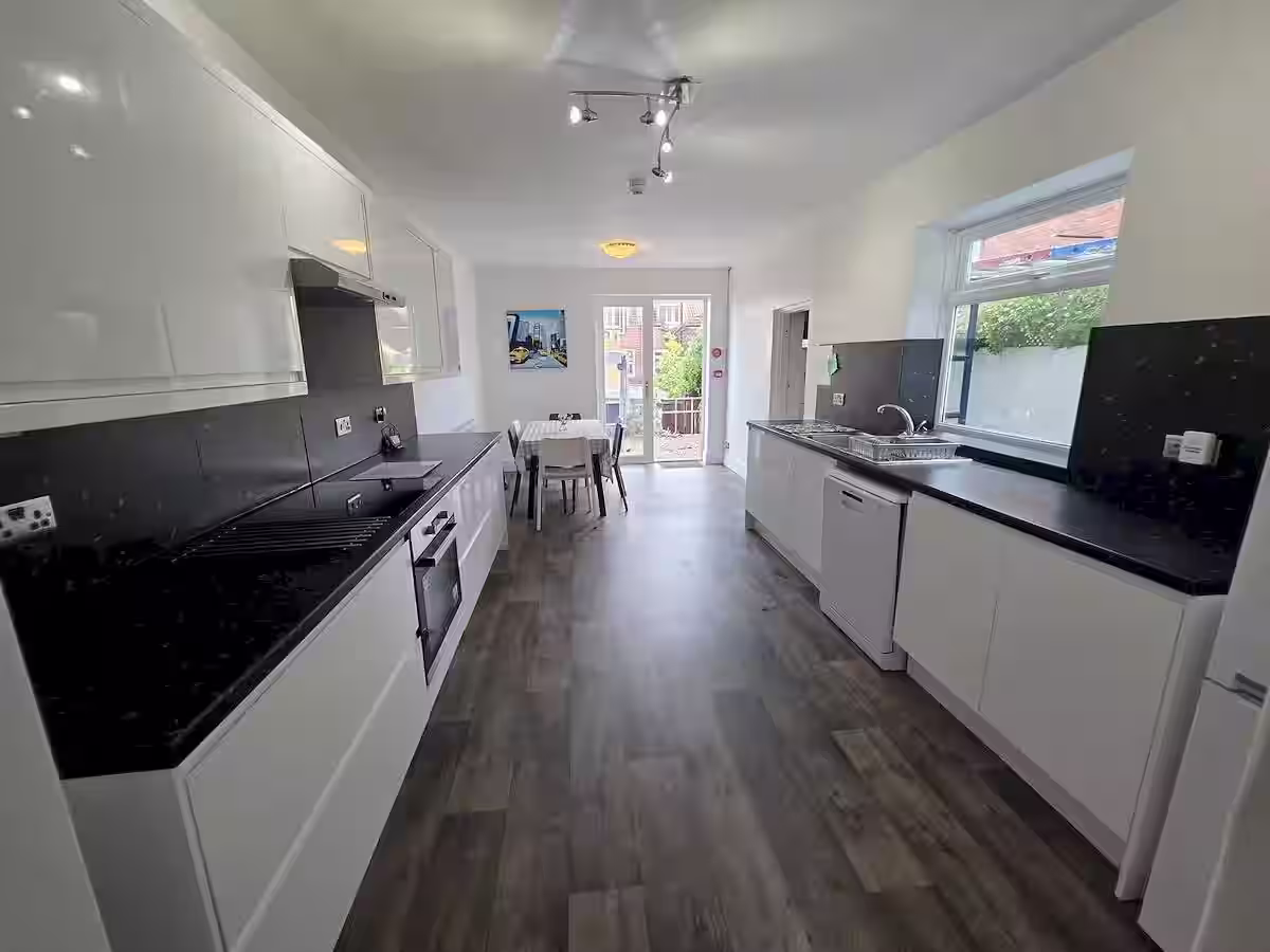 3 Hillside Avenue, Exeter, DEVON EX4 4NW photograph 4