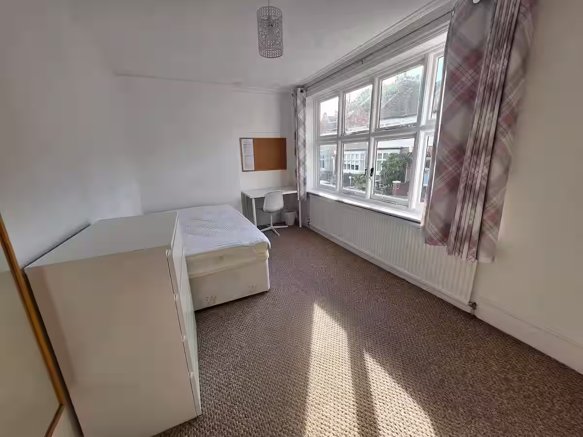 3 Hillside Avenue, Exeter, DEVON EX4 4NW photograph 12