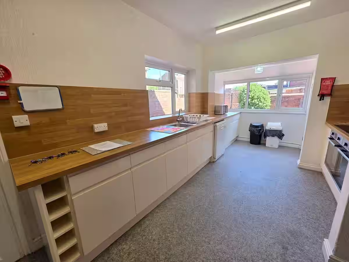 59 Old Tiverton Road, Exeter, DEVON EX4 6NG photograph 5