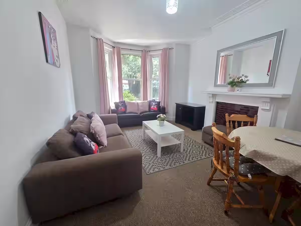 69 Old Tiverton Road, Exeter, DEVON EX4 6NG photograph