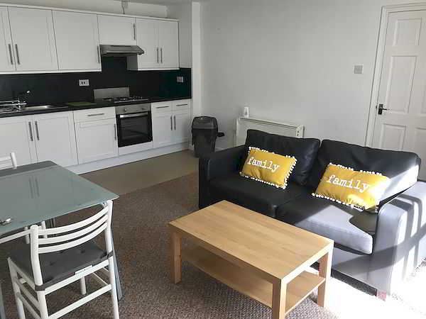 Basement Flat, 48 Old Tiverton Road, Exeter, DEVON EX4 6NG photograph