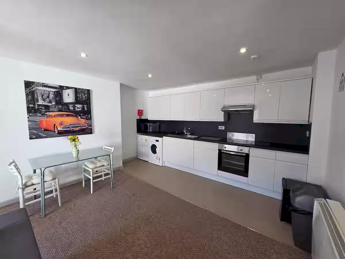Basement Flat, 48 Old Tiverton Road, Exeter, DEVON EX4 6NG photograph 2