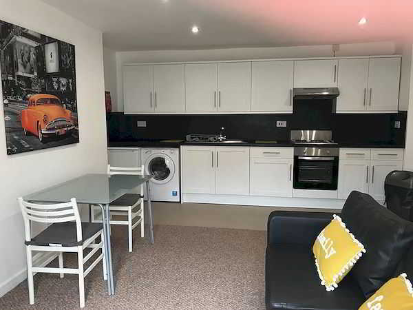 Basement Flat, 48 Old Tiverton Road, Exeter, DEVON EX4 6NG photograph 2