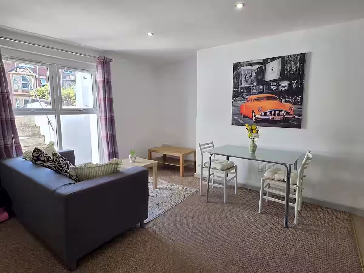 Basement Flat, 48 Old Tiverton Road, Exeter, DEVON EX4 6NG photograph 4