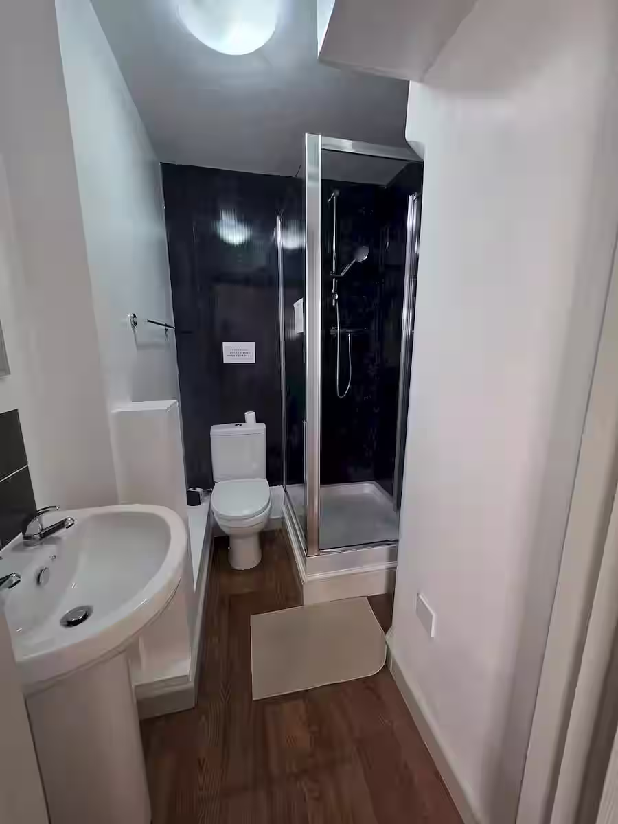 Basement Flat, 48 Old Tiverton Road, Exeter, DEVON EX4 6NG photograph 6