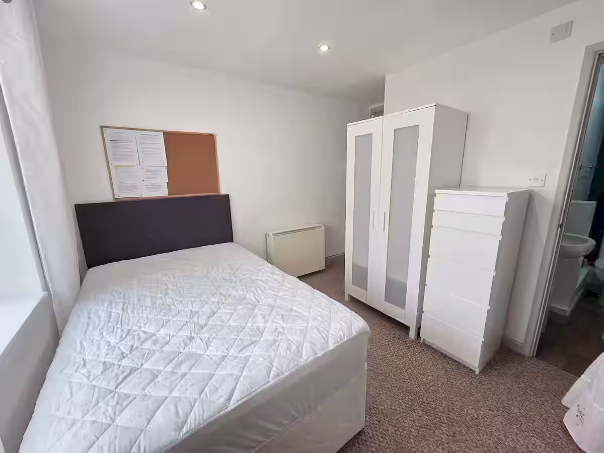 Basement Flat, 48 Old Tiverton Road, Exeter, DEVON EX4 6NG photograph 7