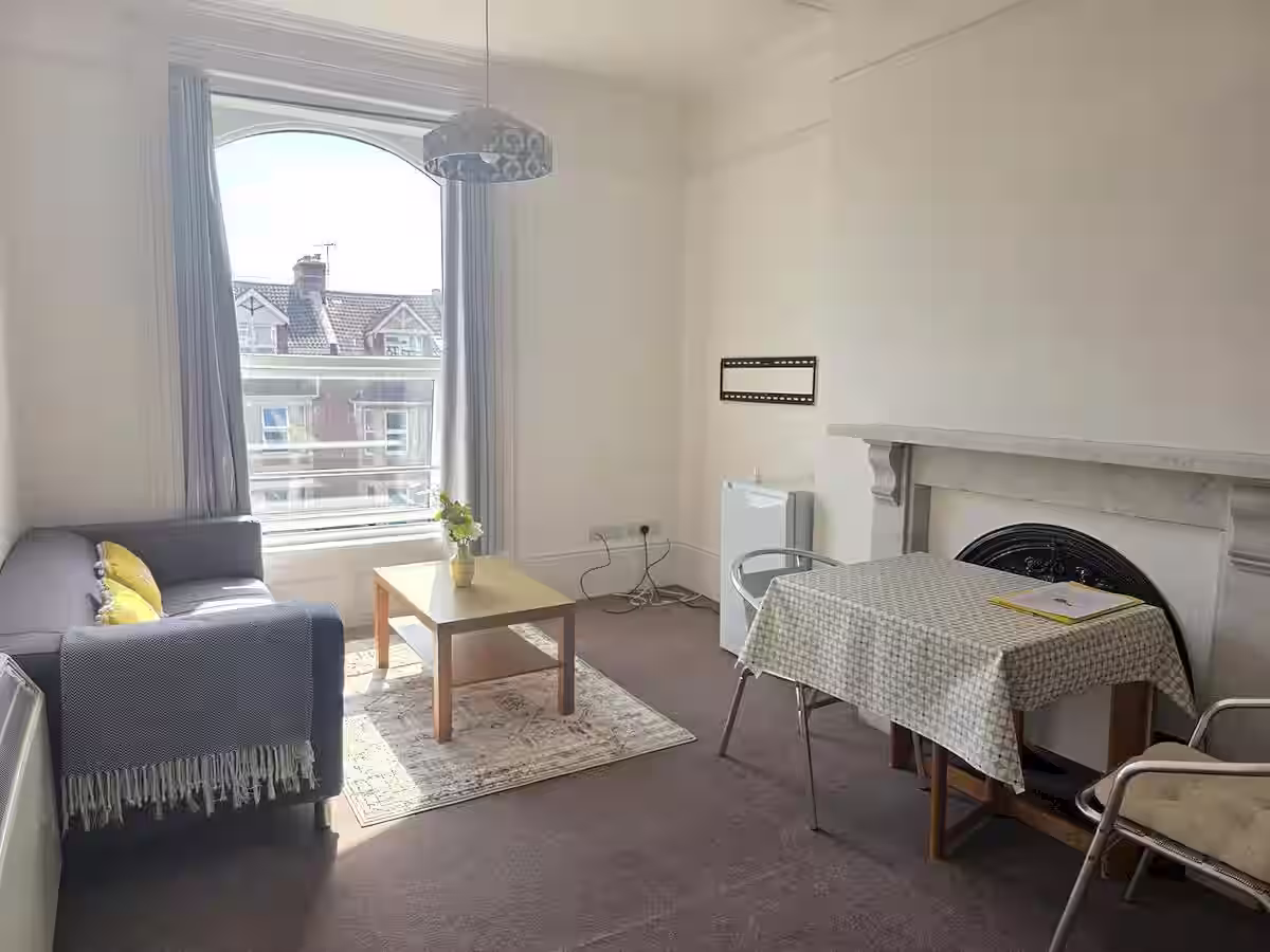 Flat 2, 48 Old Tiverton Road, Exeter, DEVON EX4 6NG photograph 2
