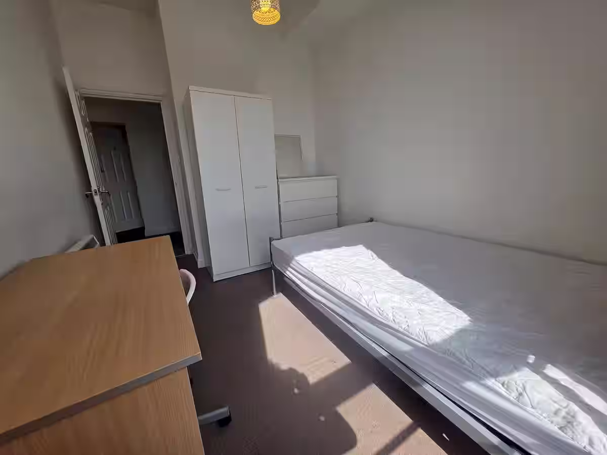 Flat 2, 48 Old Tiverton Road, Exeter, DEVON EX4 6NG photograph 8