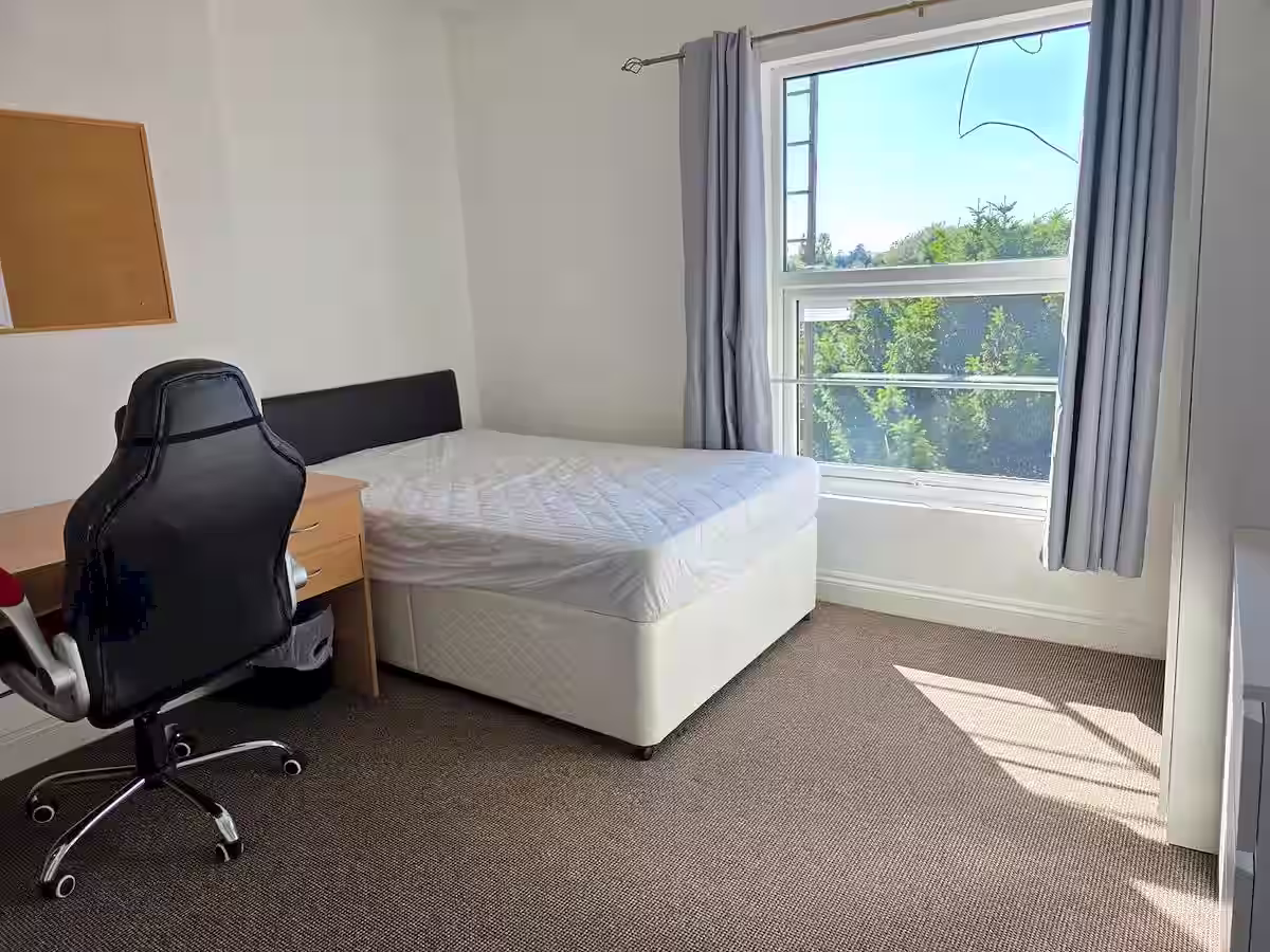 Flat 3, 48 Old Tiverton Road, Exeter, DEVON EX4 6NG photograph 9